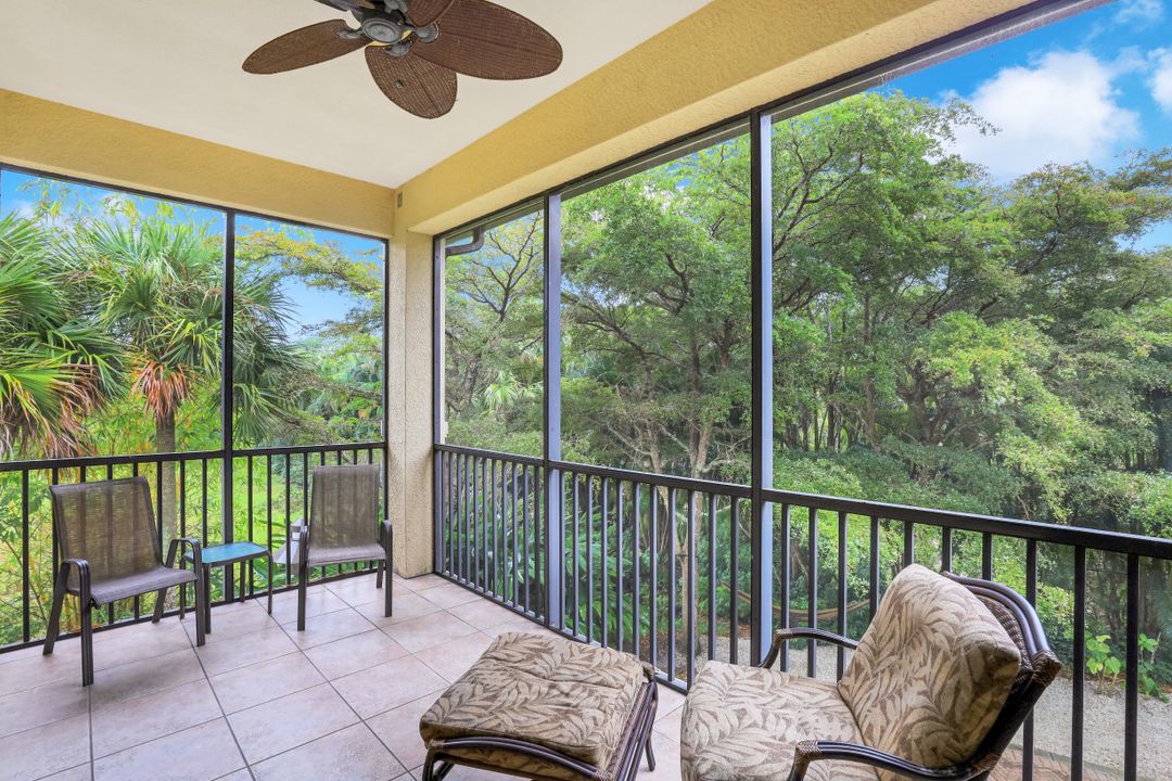 1025 Sandpiper St #E-203, Naples, FL 34102