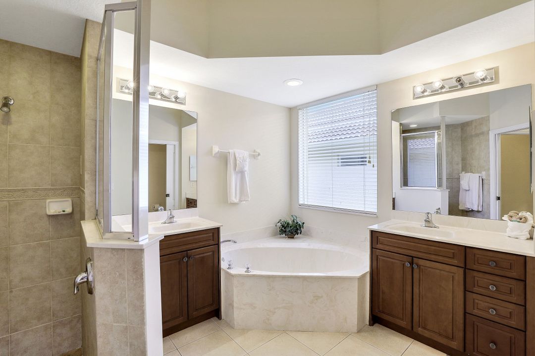 1087 Tivoli Dr, Naples, FL 34104