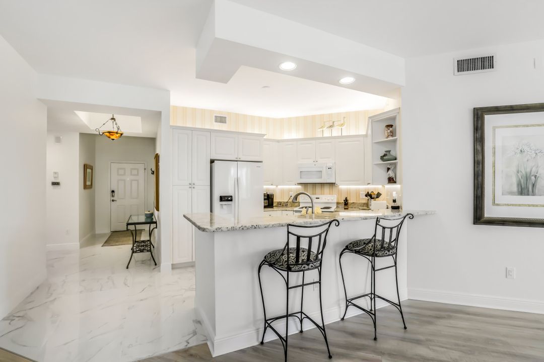 460 Launch Cir #304, Naples, FL 34108