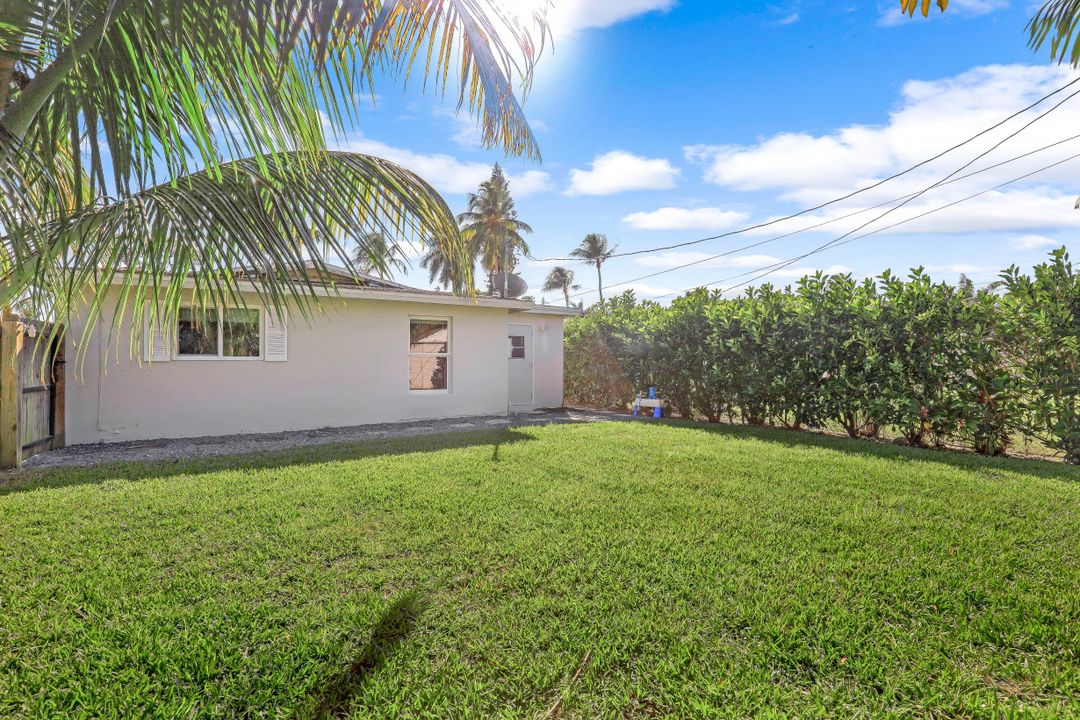 1091 22nd Ave N, Naples, FL 34103