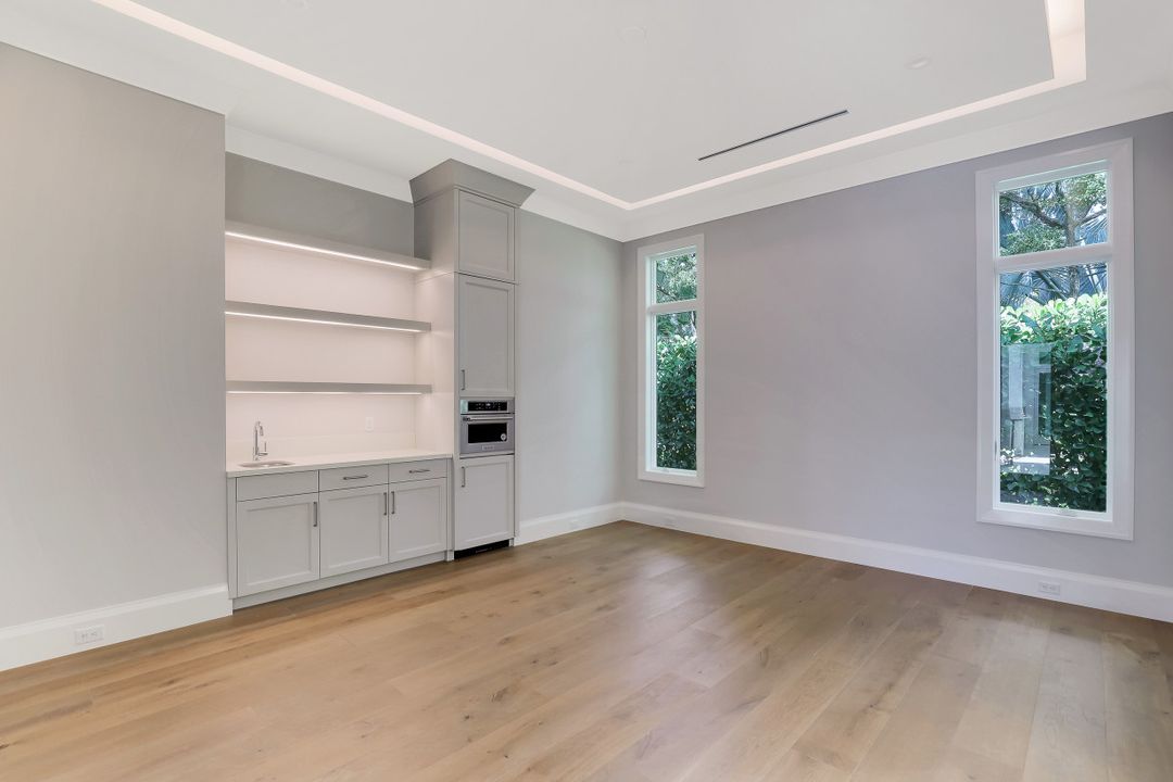 940 17th Ave S, Naples, FL 34102