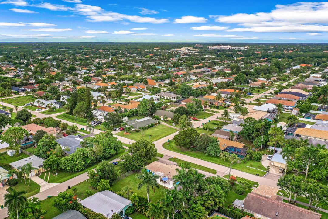 10095 7th St N #2, Naples, FL 34108