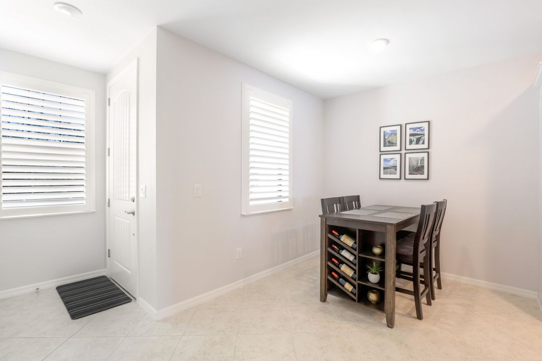 15126 Palmer Lake Cir #103, Naples, FL 34109