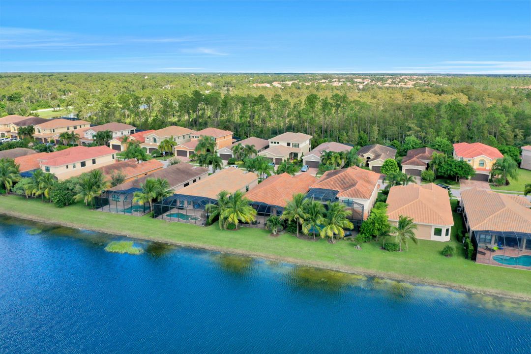 3374 Pacific Dr, Naples, FL 34119