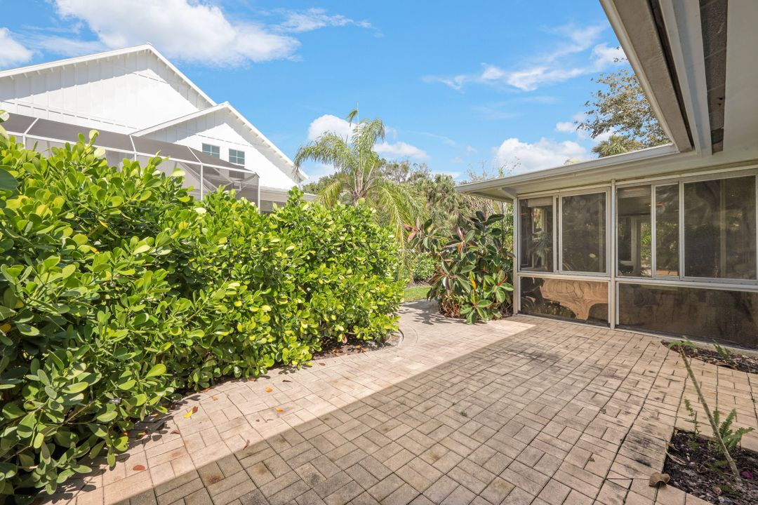 27732 East Dr, Bonita Springs, FL 34135