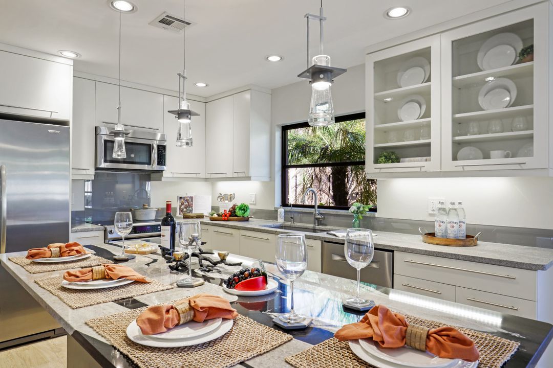 640 98th Ave N, Naples, FL 34108