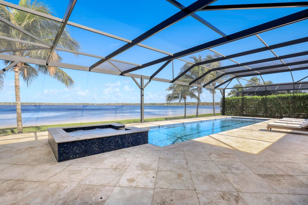 9067 Breakwater Dr, Naples, FL 34120