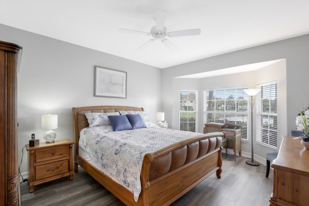 8204 Saratoga Dr #302, Naples, FL 34113