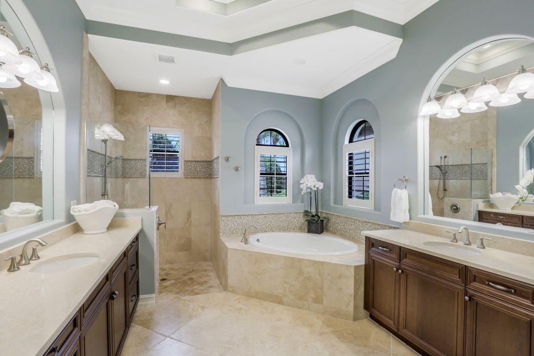 6512 Costa Cir, Naples, FL 34113