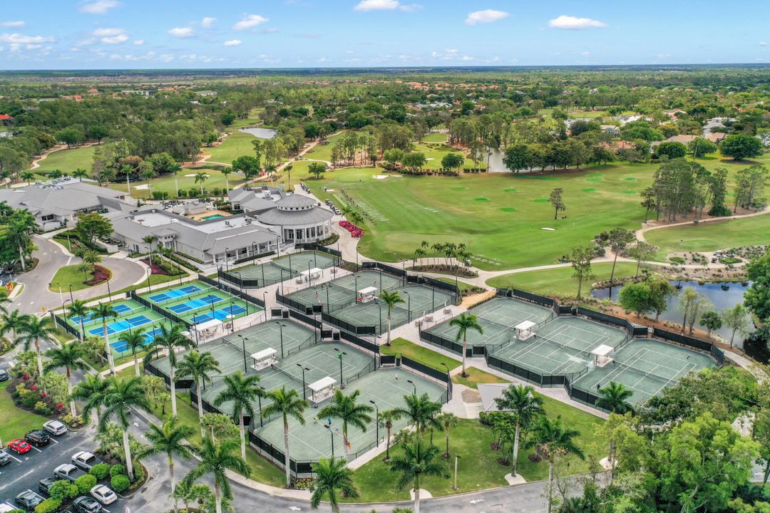 4501 Silver Fox Dr, Naples, FL 34119