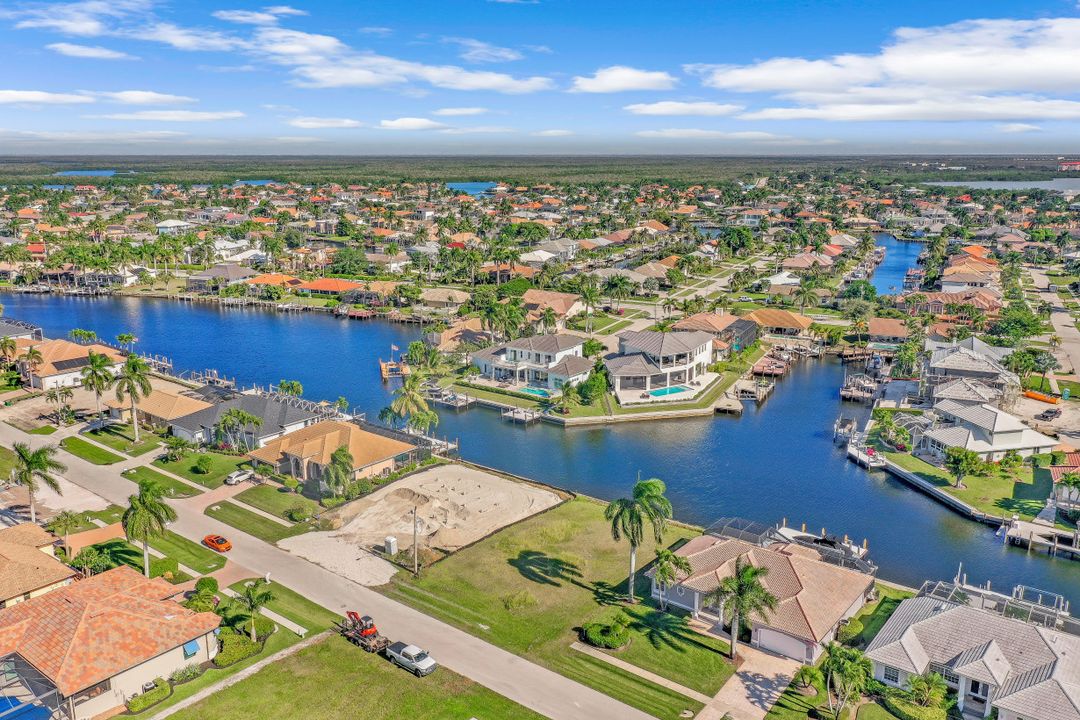 127 Gulfport Ct, Marco Island, FL 34145