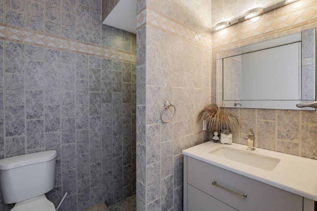 6262 Standing Oaks Ln, Naples, FL 34119