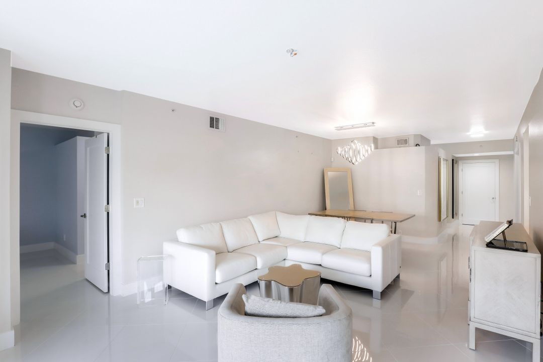 6834 Lantana Bridge Rd #101, Naples, FL 34109