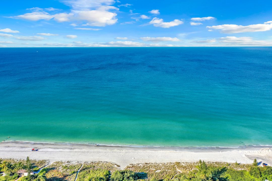 160 3rd St N, Naples, FL 34102