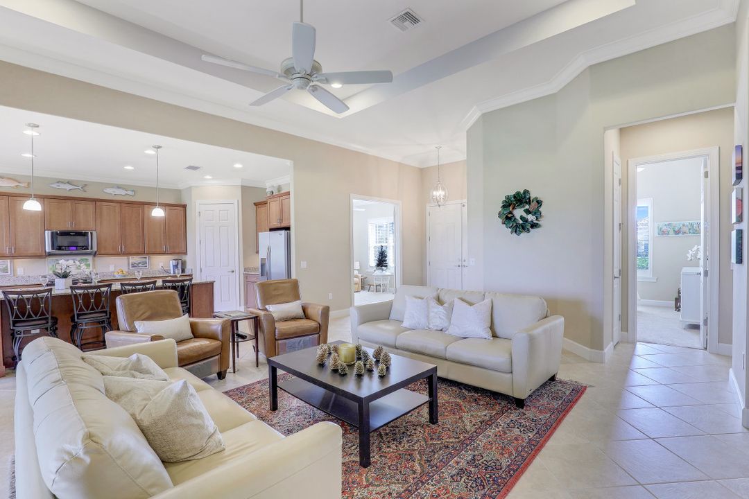 9319 Fieldstone Ln, Naples, FL 34120