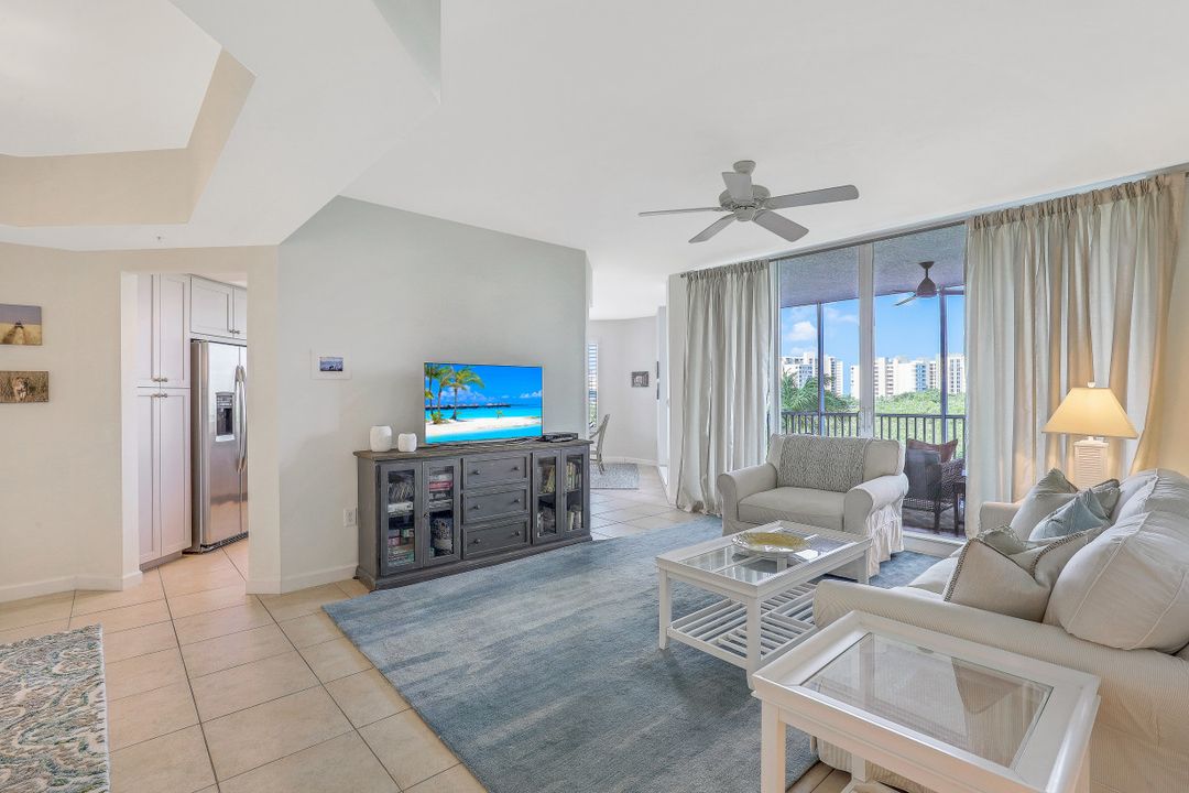 300 Dunes Blvd #Unit 305, Naples, FL 34110