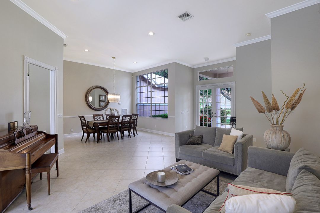 5910 Sonoma Ct, Naples, FL 34119