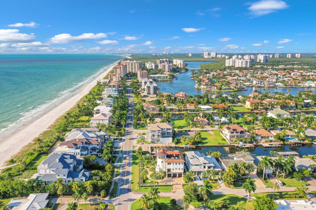 10080 Gulf Shore Dr, Naples, FL 34108