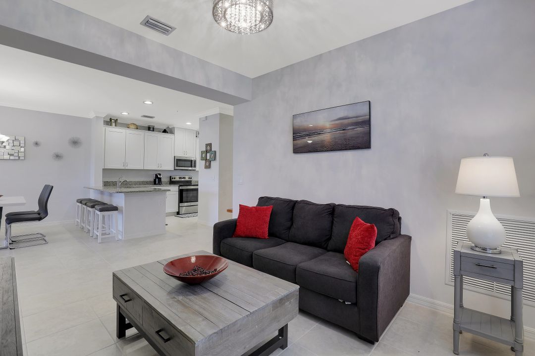 9441 Benvenuto Ct #101, Naples, FL 34119