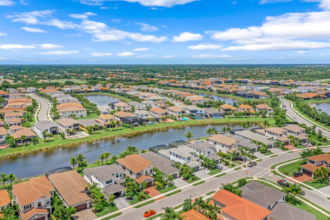 4488 Aurora St, Naples, FL 34119