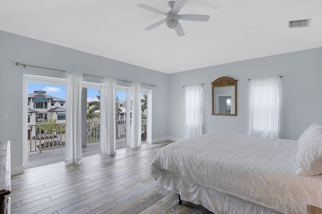 816 San Carlos Dr, Fort Myers Beach, FL 33931