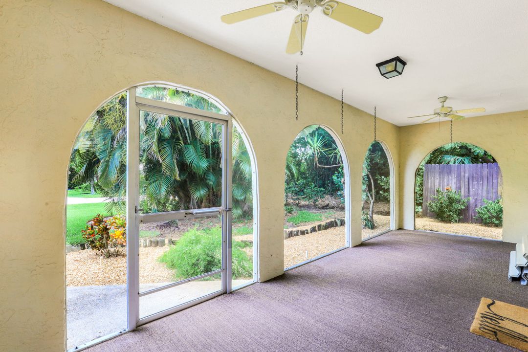 814 93rd Ave N, Naples, FL 34108