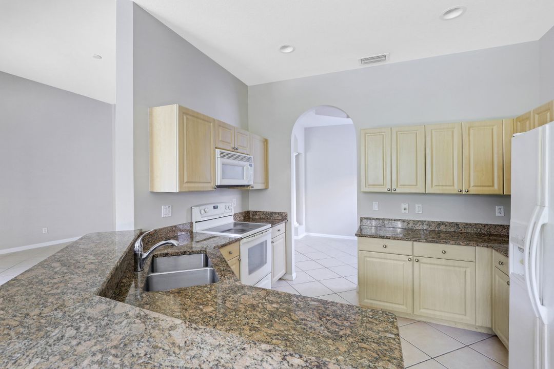 7826 Founders Cir, Naples, FL 34104