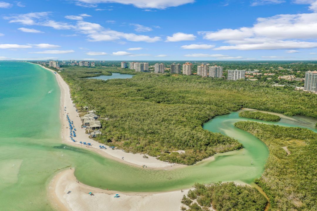 5601 Turtle Bay Dr, Naples, FL 34108