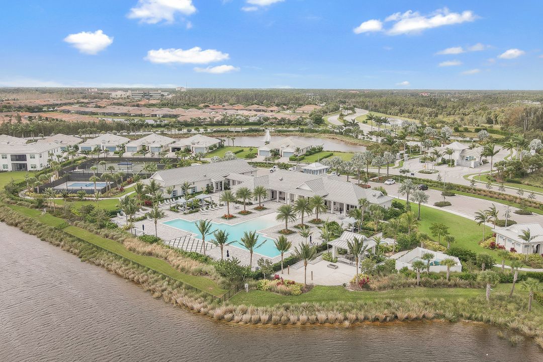 8967 St Lucia Dr, Naples, FL 34114