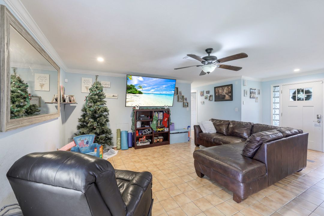 795 25th St SW, Naples, FL 34117