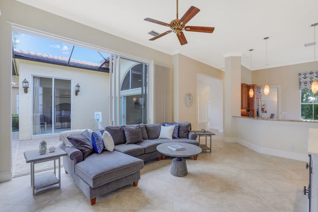 8560 Bellagio Dr, Naples, FL 34114