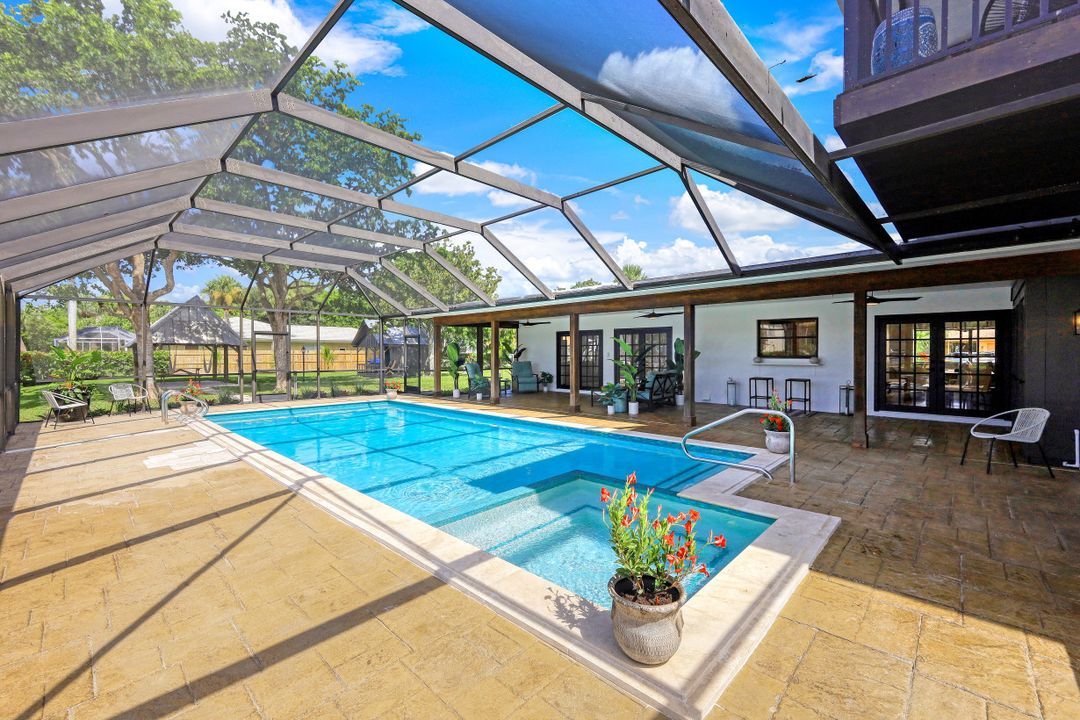438 Lagoon Ave, Naples, FL 34108