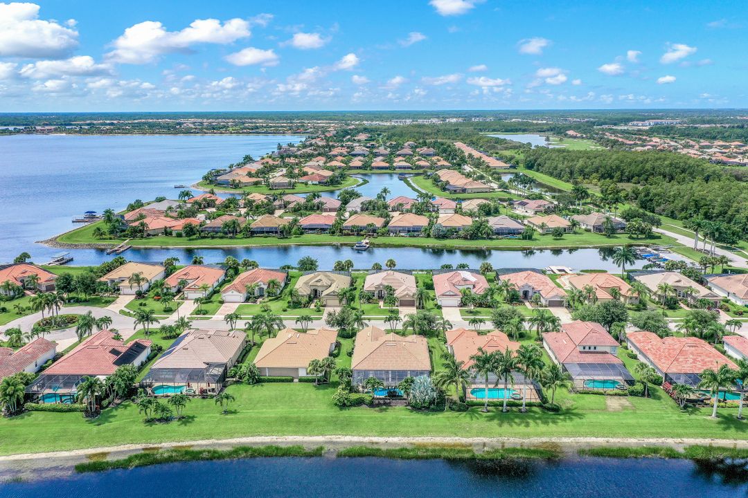 9403 Copper Rock Ct, Naples, FL 34120