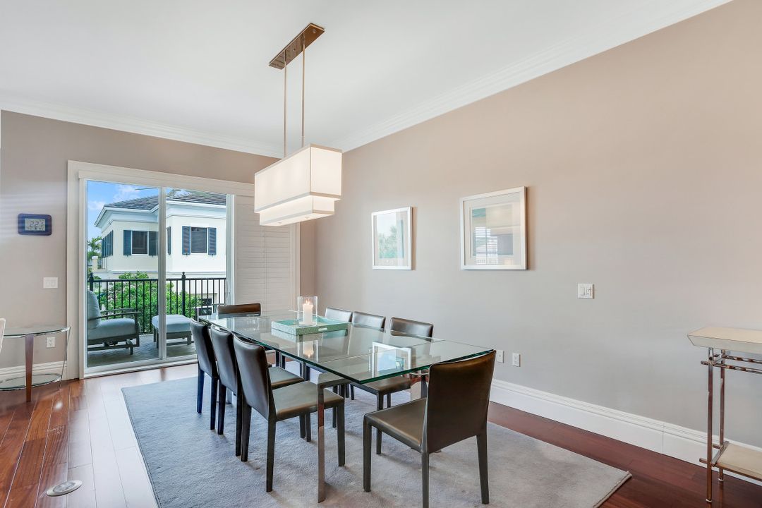 1400 Gulf Shore Blvd N #208, Naples, FL 34102
