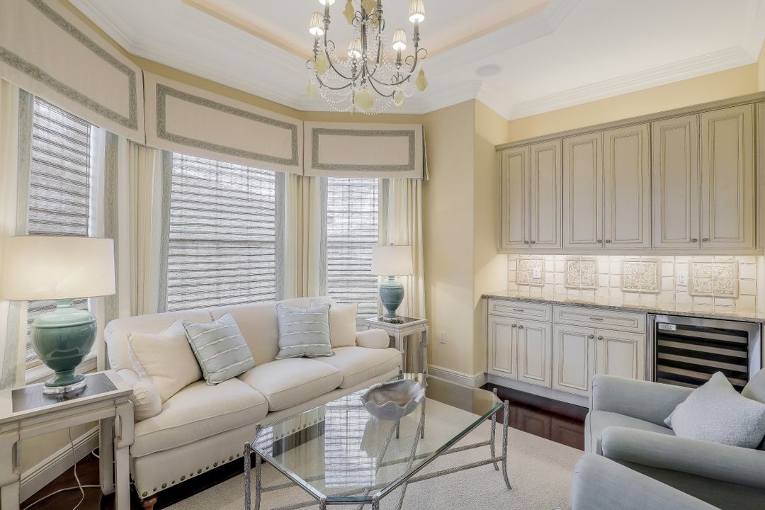 2542 Marquesa Royale Ln #301, Naples, FL 34109