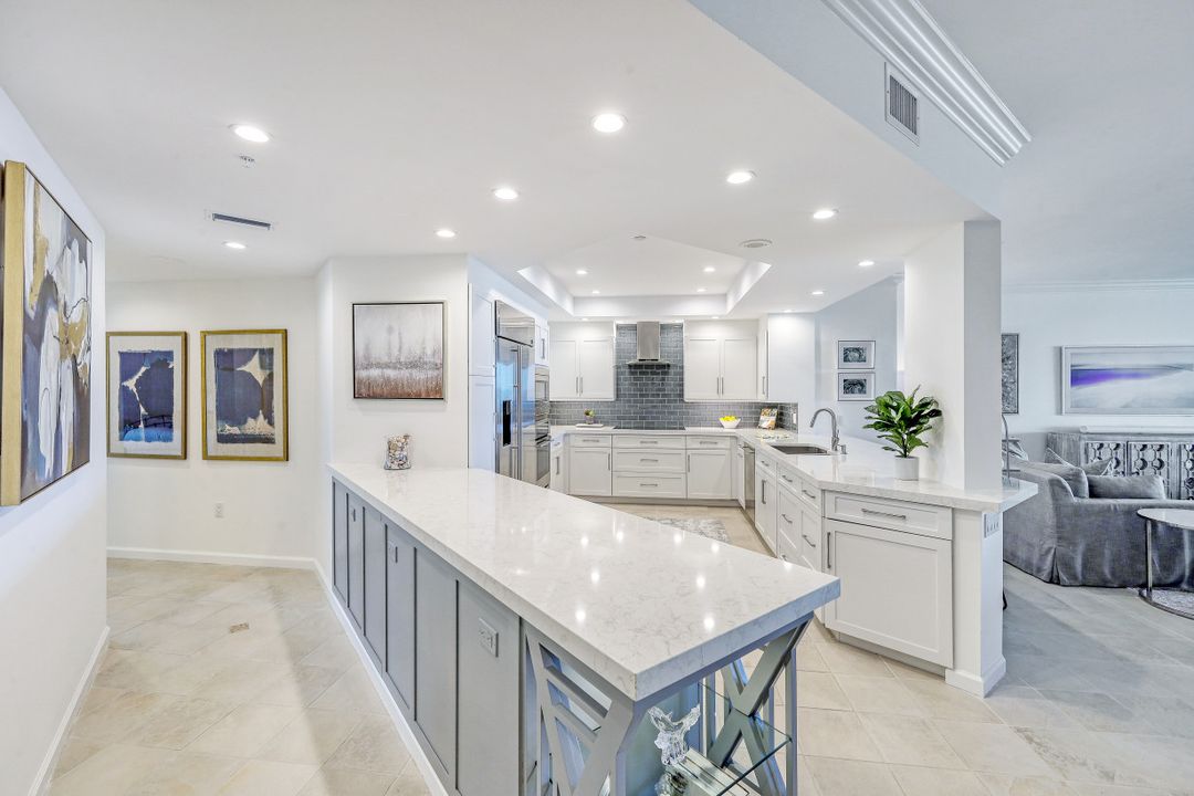 60 Seagate Dr #1204, Naples, FL 34103