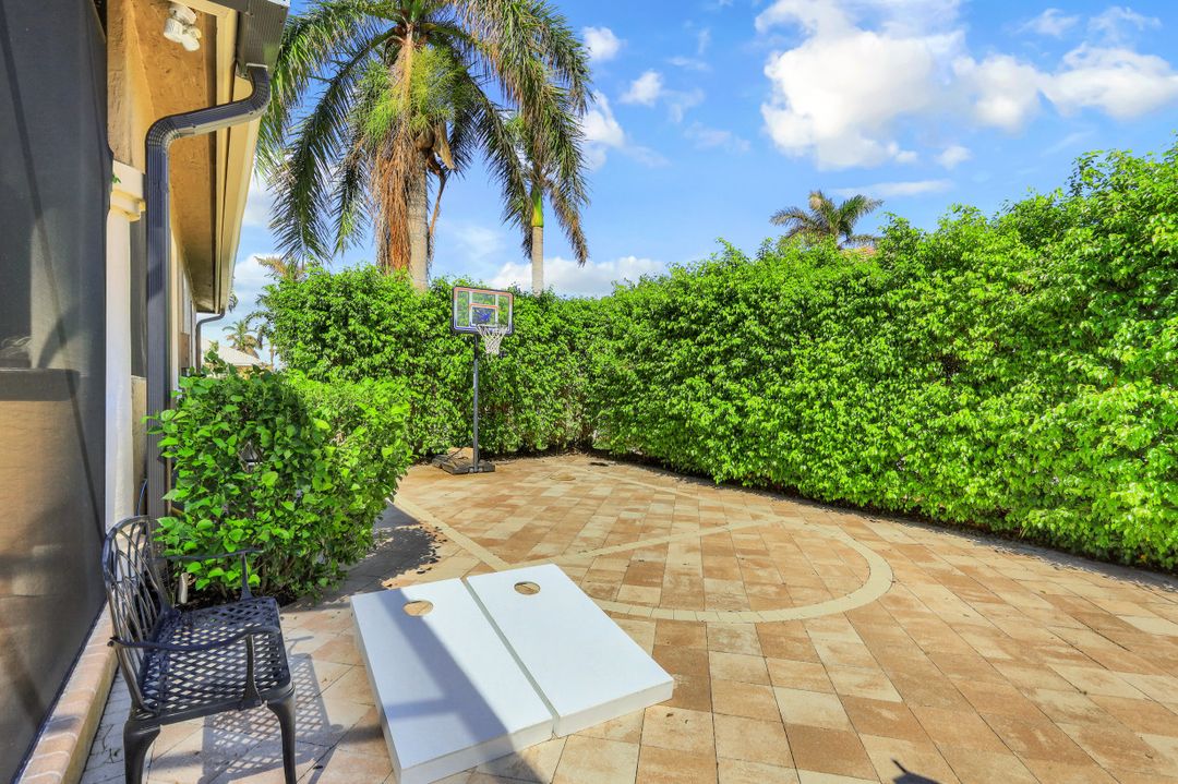 707 Plantation Ct, Marco Island, FL 34145