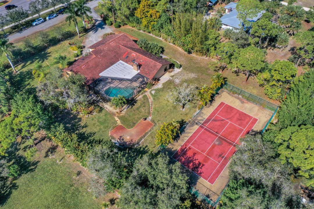 6846 Trail Blvd, Naples, FL 34108