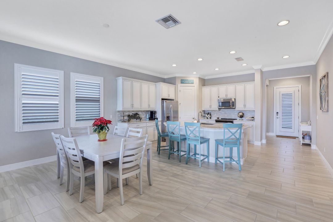 4714 Formosa Dr, Naples, FL 34119