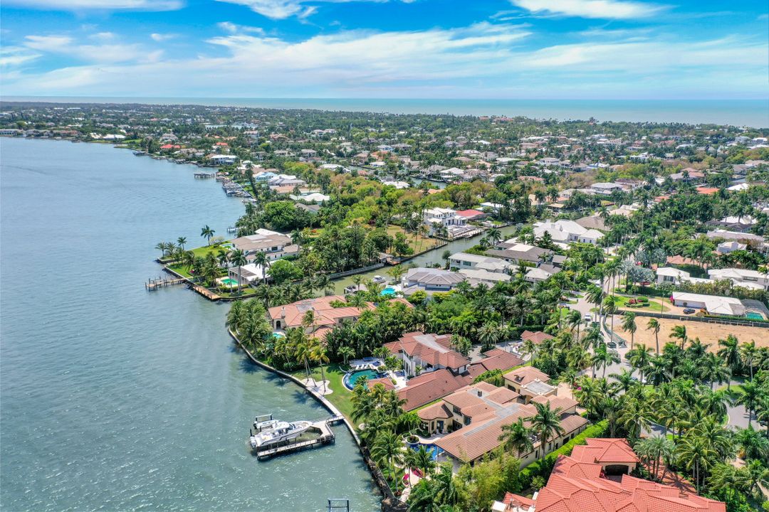 970 Aqua Cir, Naples, FL 34102