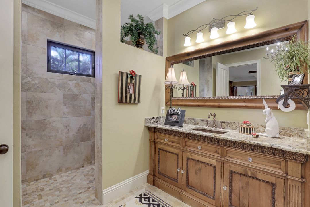 353 Chancery Cir, Naples, FL 34110