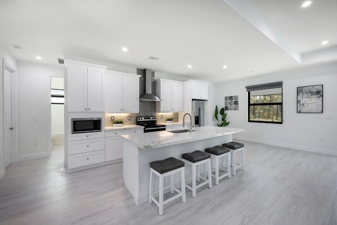 1030 22nd Ave NE, Naples, FL 34120