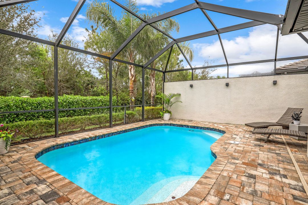 7682 Jacaranda Ln, Naples, FL 34114