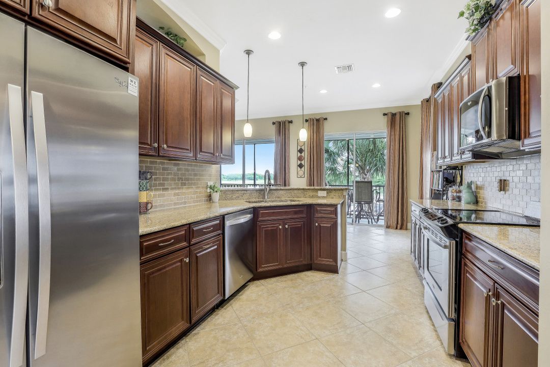 8779 Coastline Ct #202, Naples, FL 34120