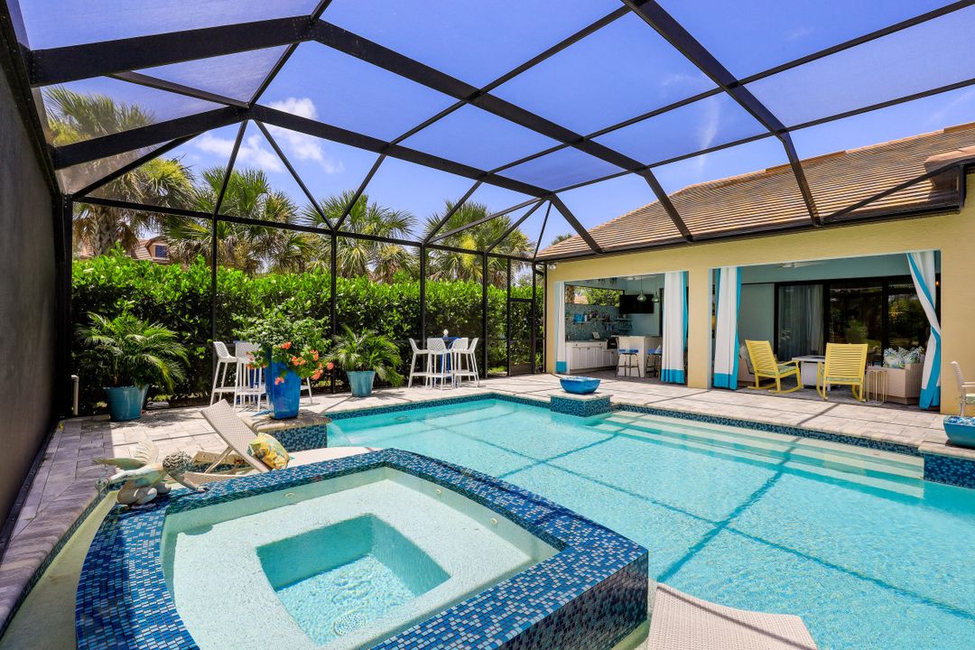 16284 Camden Lakes Cir, Naples, FL 34110