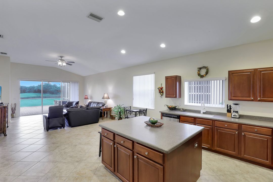 2668 Bellingham Ct, Cape Coral, FL 33991