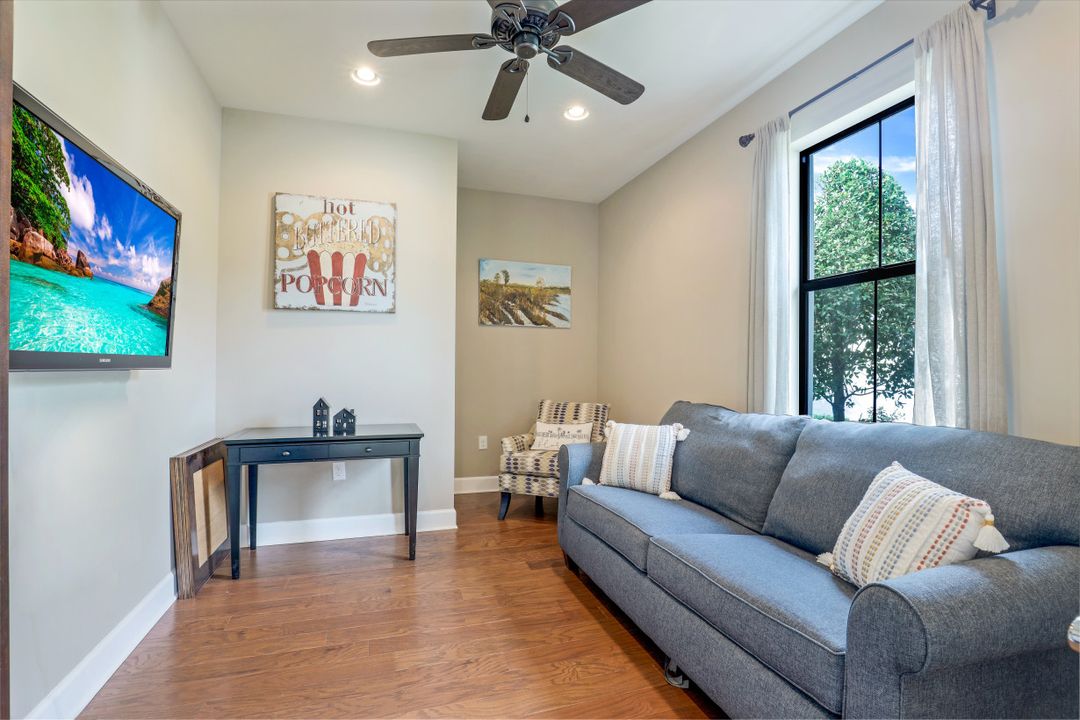 7594 Jacaranda Ln, Naples, FL 34114