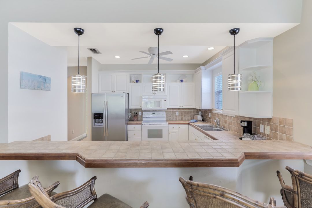 557 96th Ave N, Naples, FL 34108