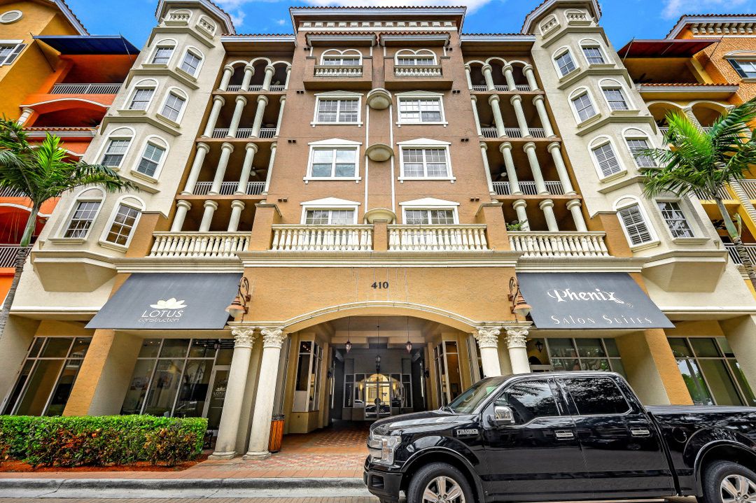 410 Bayfront Pl, Naples, FL 34102