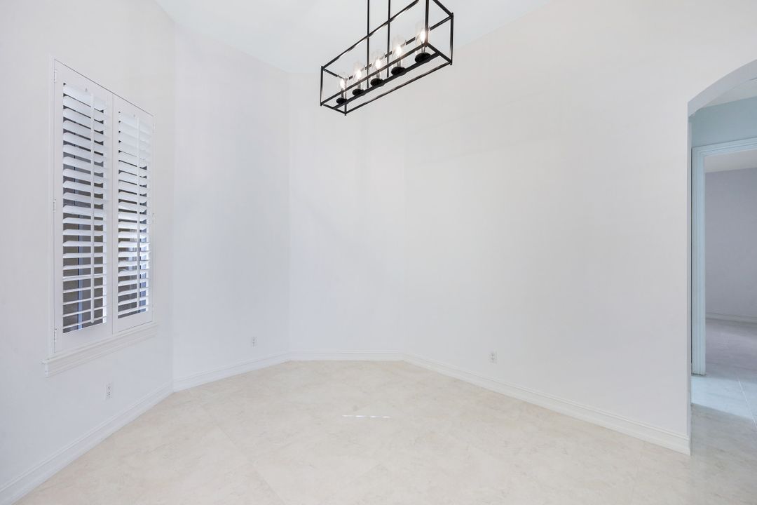 4899 Rustic Oaks Cir, Naples, FL 34105